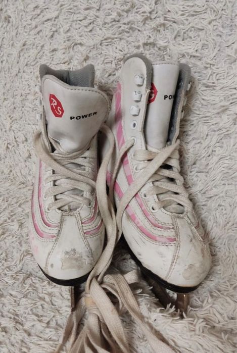 Продаю коньки детские белые