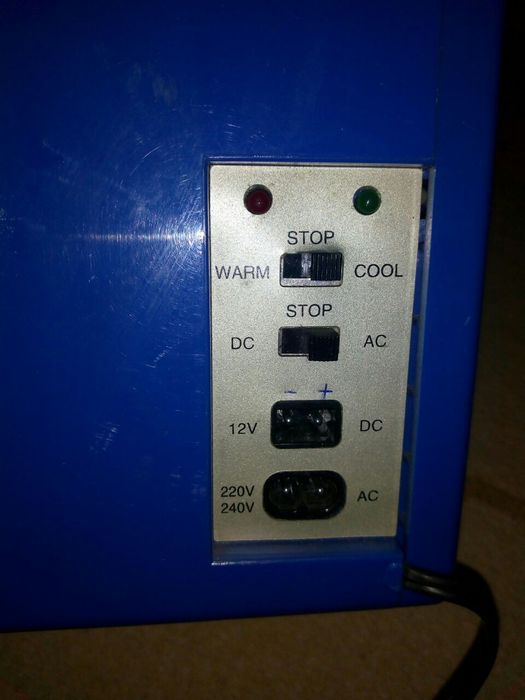 Мини хладилник , подходящ при риболов и пренасяне на лекарства