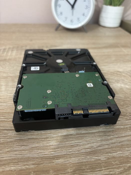 Харддиск 1TB: Seagate Exos 7E8 1TB SAS 3.5” Сървърен HDD