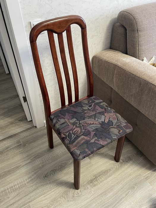 Продам 6 стульев