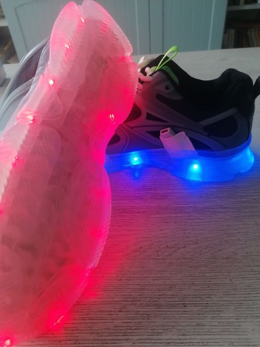 Светещи маратонки с Usb зареждане