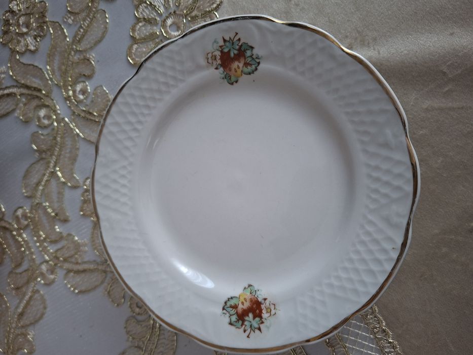 Тарелочки диаметр 18см, в наличии  5 шт