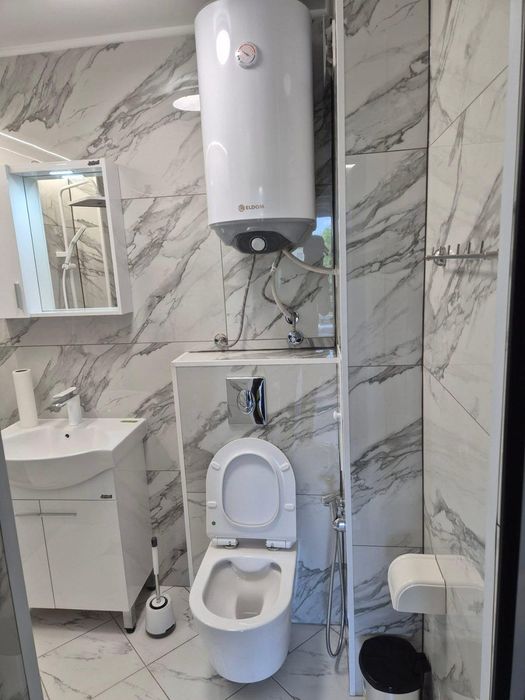 Дава се под наем Едностаен апартамент в Пловдив, Кършияка - 30 кв.м за 290 € - Снимка #2