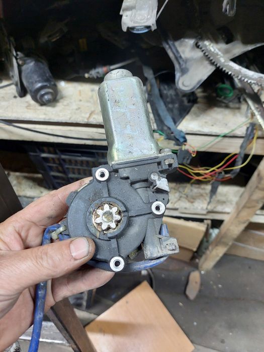 Маторчики стикло подёмника