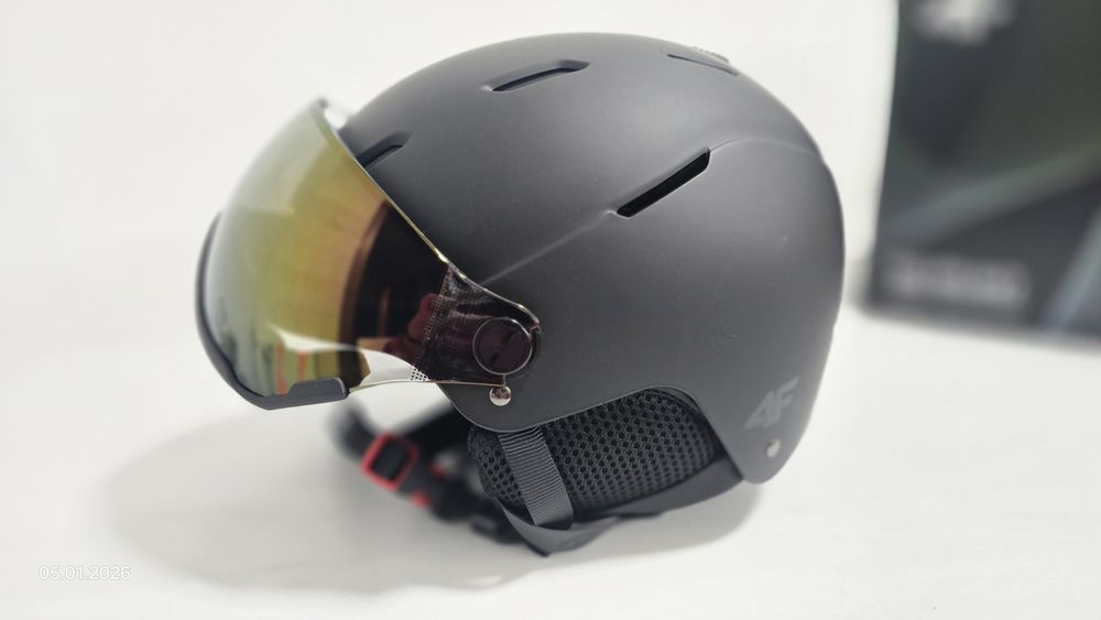 Casca 4F neagra cu viziera