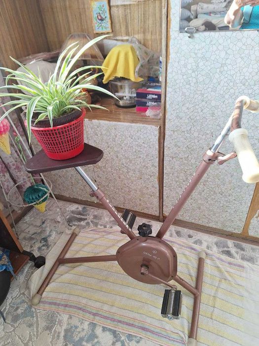 Советский тренажёр-велосипед — прочный, рабочий, отличное качество