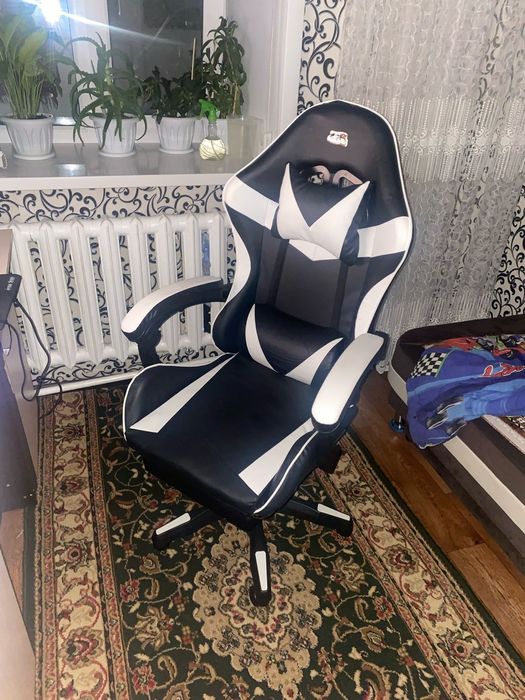 Продам киберспортивное кресло для игр