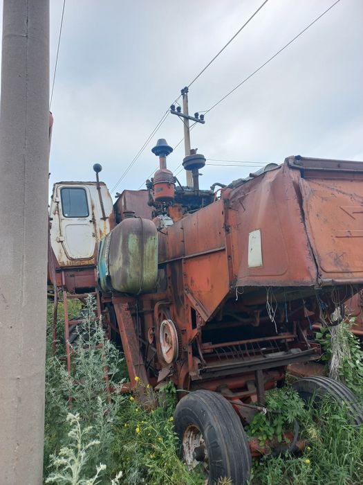 Продам Комбайн Нива