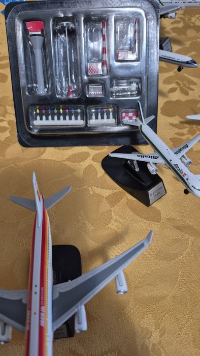 Machete avioane de  colectie metal Italia