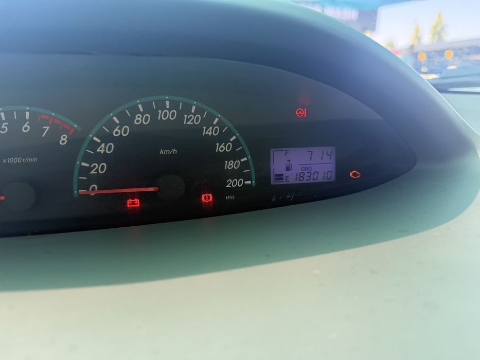 Toyota yaris 2012 yil GAZ bor 90l