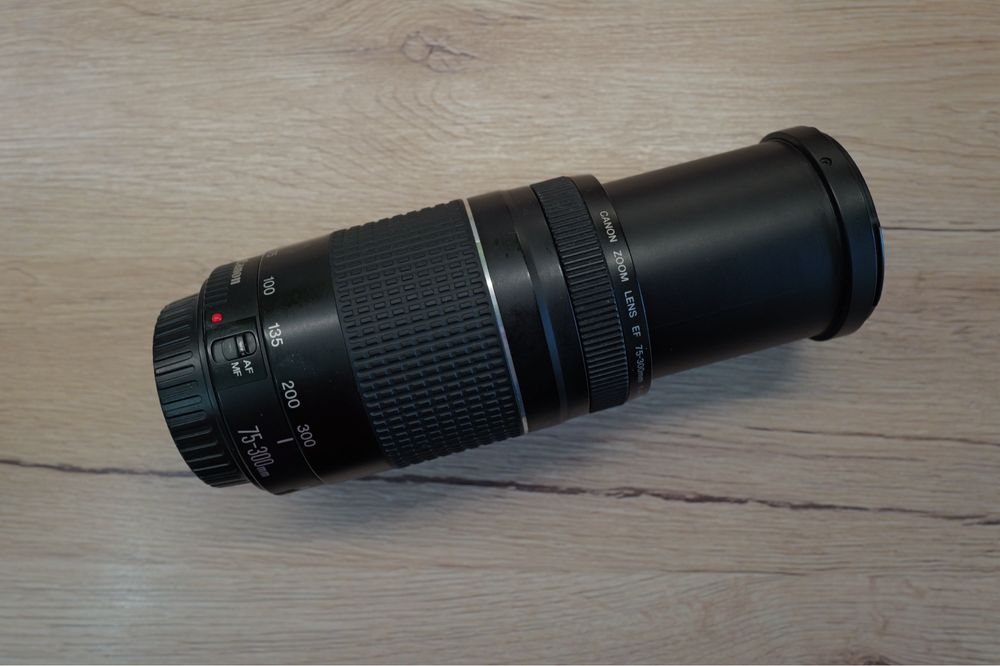 Obiectiv foto Canon  EF 75-300mm 1:4-5.6 III stare buna