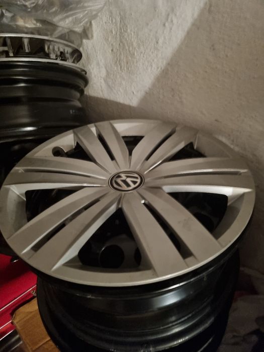 Vând jante  și capace noi originale pentru Wolskwagen