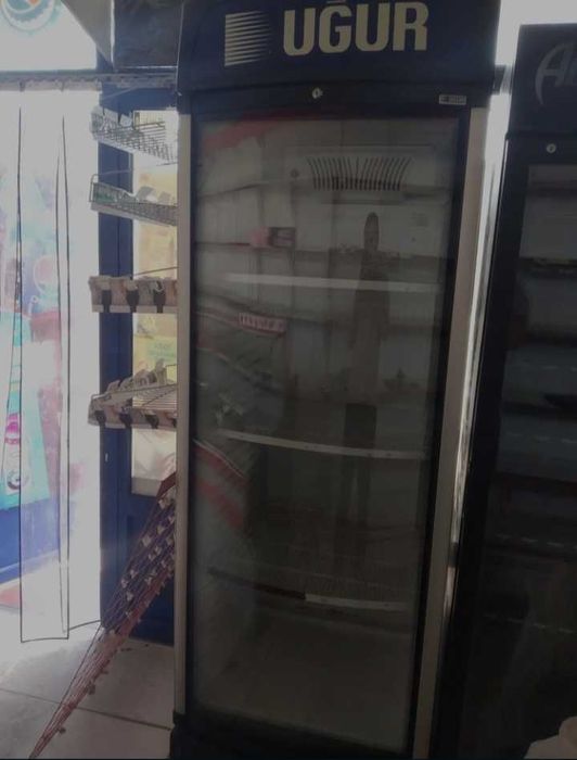 Ugur vitrina haladilnik