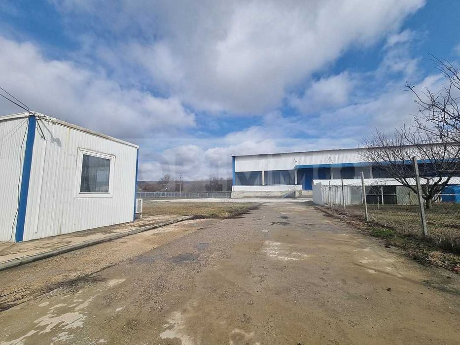 Дава се под наем Промишлена сграда в с. Гецово, Област Разград - 360 кв.м за 2295 € - Снимка #1