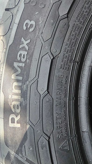225 65 16C UNIROYAL vara