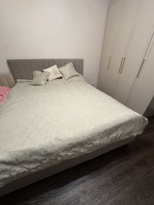 Продам спальную кровать.