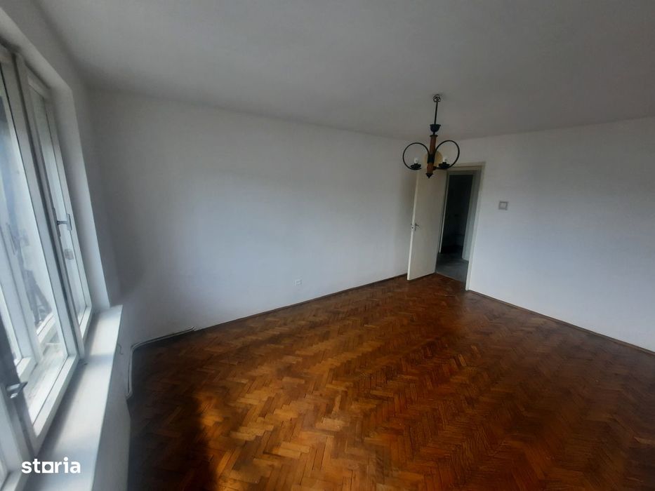 Vand apartament 4 camere semicentral - Satu Mare