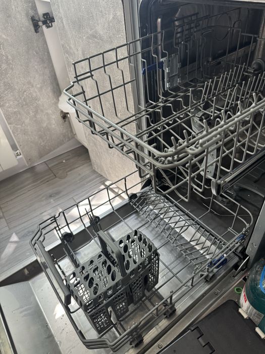Продам посудомойку Midea