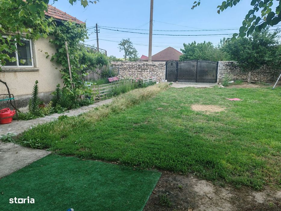 Casă cu teren generos în centrul comunei Cogealac