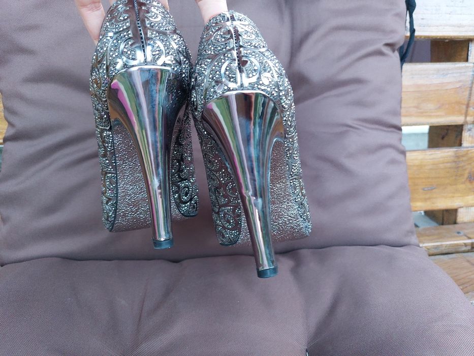 Pantofi eleganți
