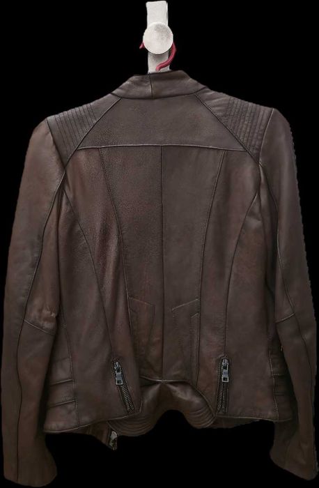 Продавам яке S размер от естествена кожа - кафяво. Цена 80€.