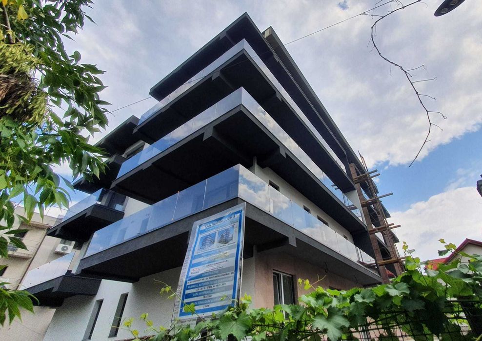 Sticla securizata, cabine dus, balustrade, paravane, pereti sticla