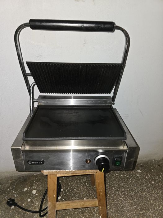 Vand grill electri /toaster si minivitrina frigorifica