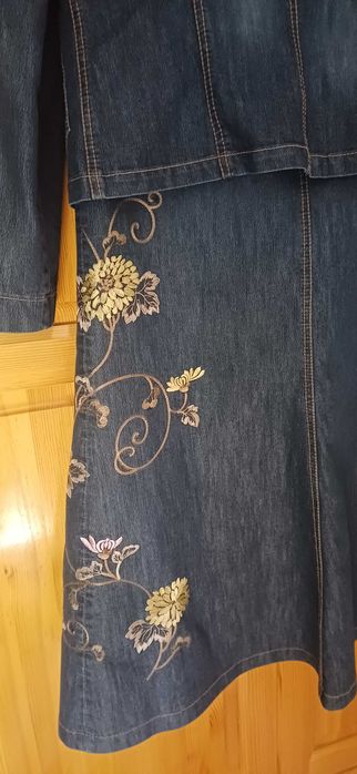 Уникален Костюм Луксозен Деним с Цветна Бродерия - САКО+ПОЛА Дълга!НОВ