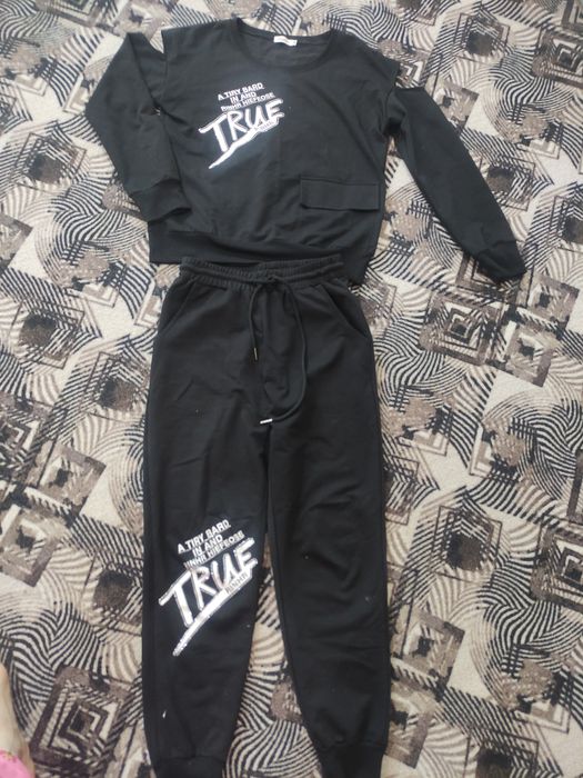 Спортивный костюм в отличном состоянии