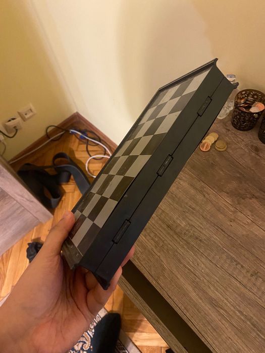Chess board magnetic