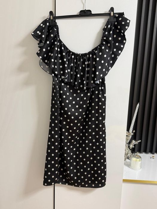 Rochie neagra noua .