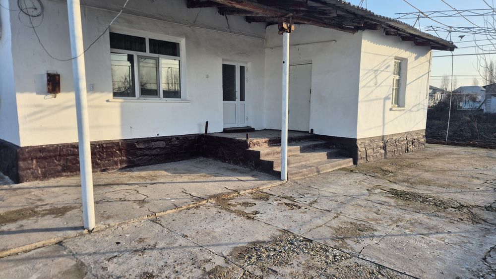 Яшаш учун тайёр уй сотилади