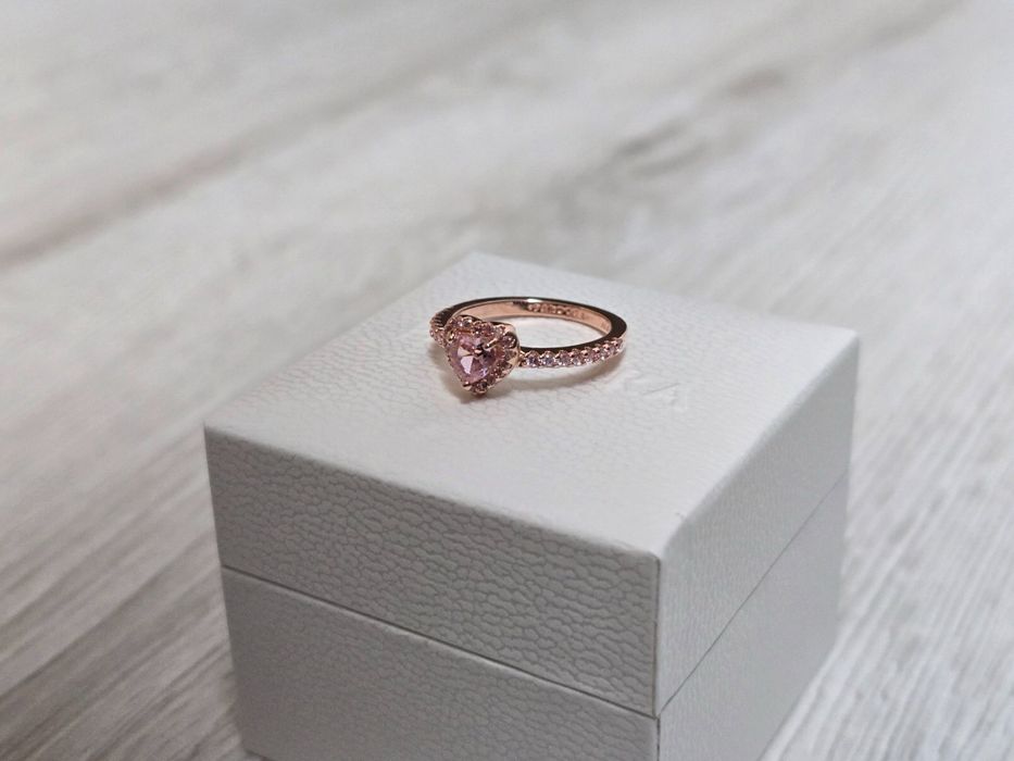 Inel Pandora rose gold inima roz