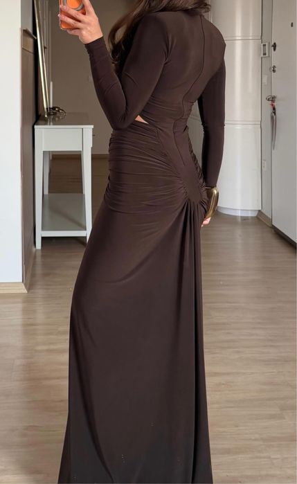 Дълга дамска рокля по тялото