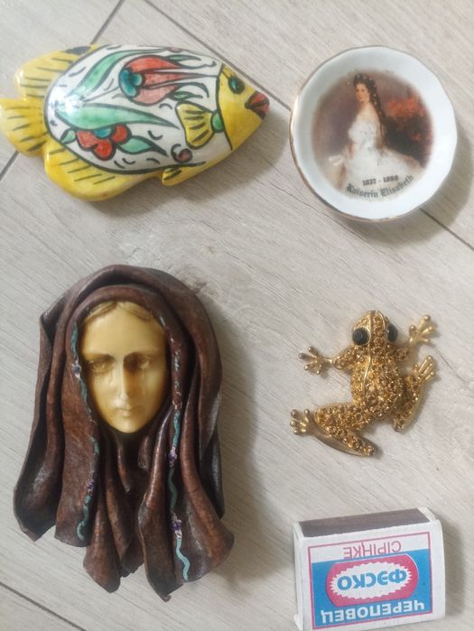 Сувенир дерево, внутри слоник