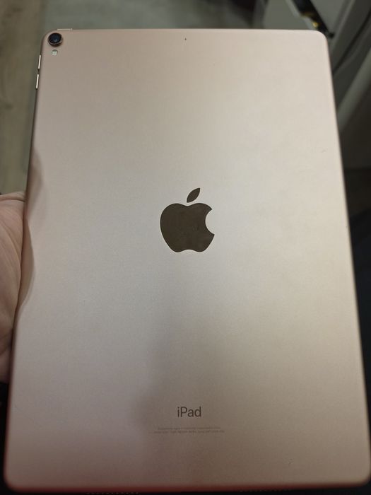 iPad Pro 10.5 (A1701) 256GB – Pentru recarosare / piese (Arată impecabil)
