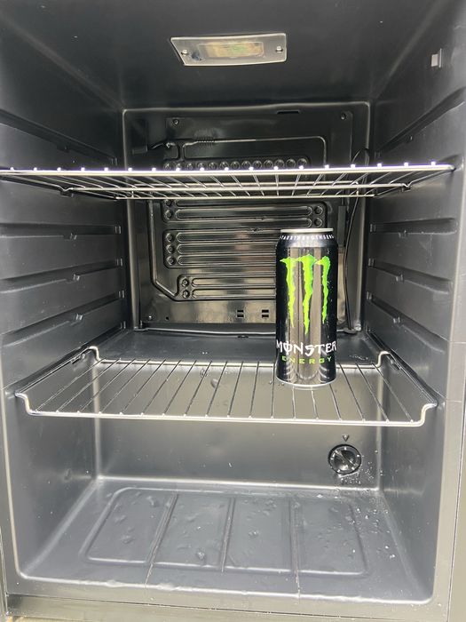 Професионална хладилна витрина