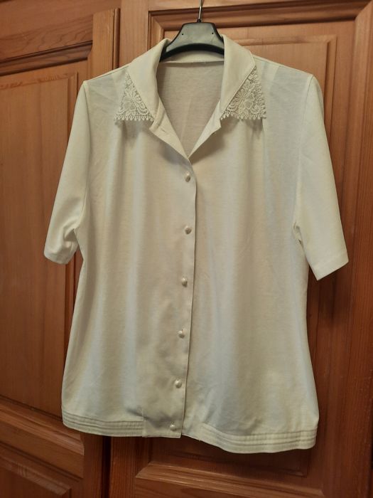 Bluza alba cu guler dantelat mărimea 46
