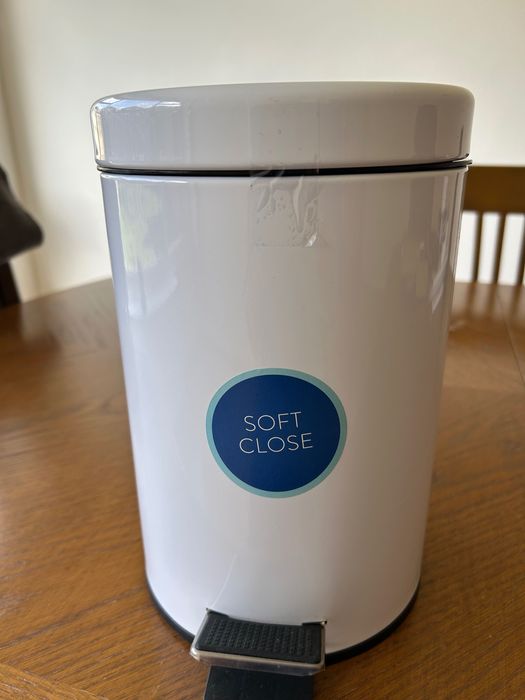 Ведро для мусора с педалью