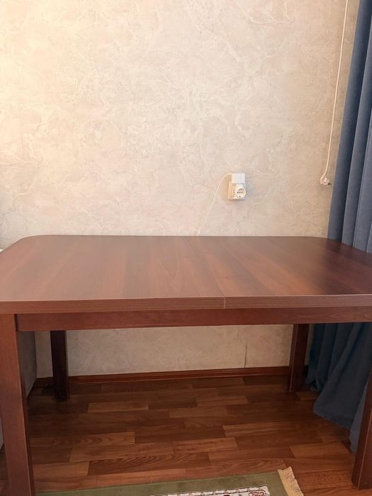 Продам: обеденный стол и стулья