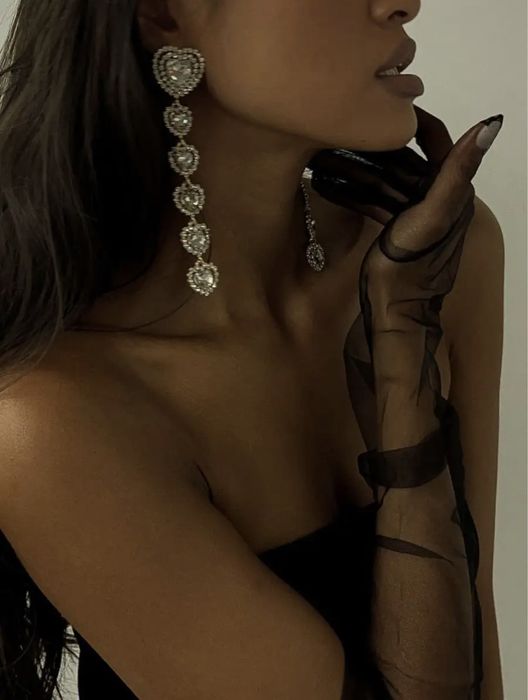 Продам серьги, в форме сердечек.