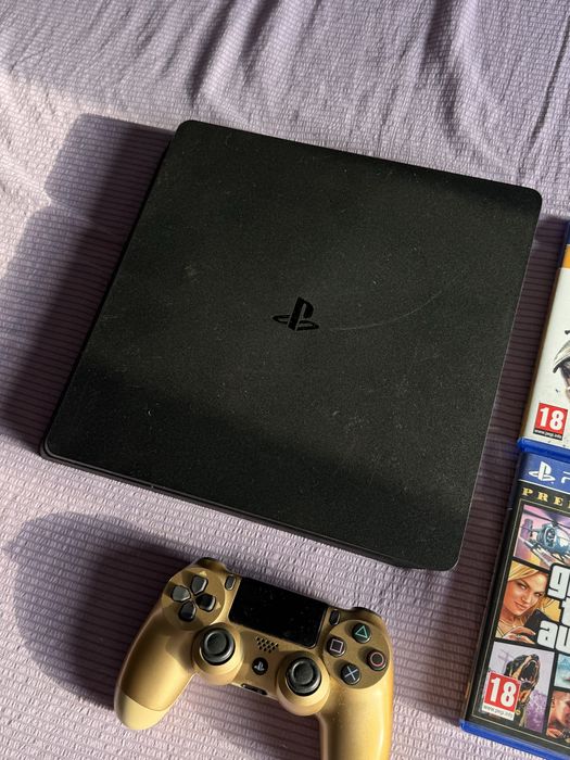 Продам плейстейшн 4 с играми и джостиком