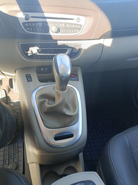 Продавам Рено Сценик 2010 г.Дизел автоматична скоростна кутия.