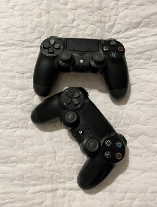 PlayStation 4 Slim + 2 controllere originale + EA FC 25 și FIFA 23