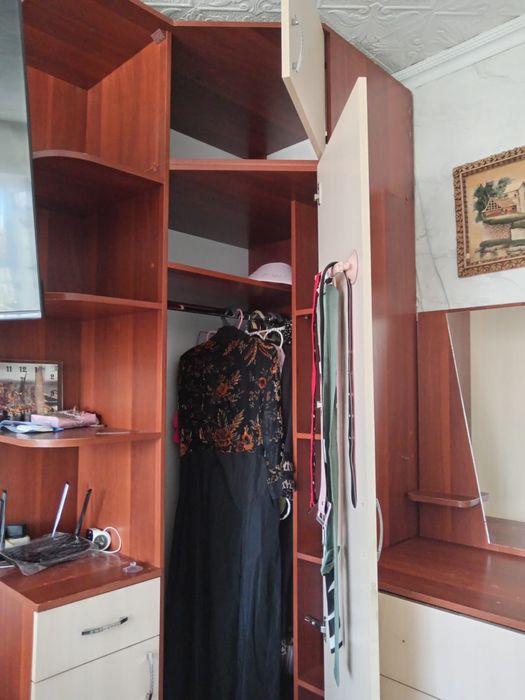 Продам шкаф угловой