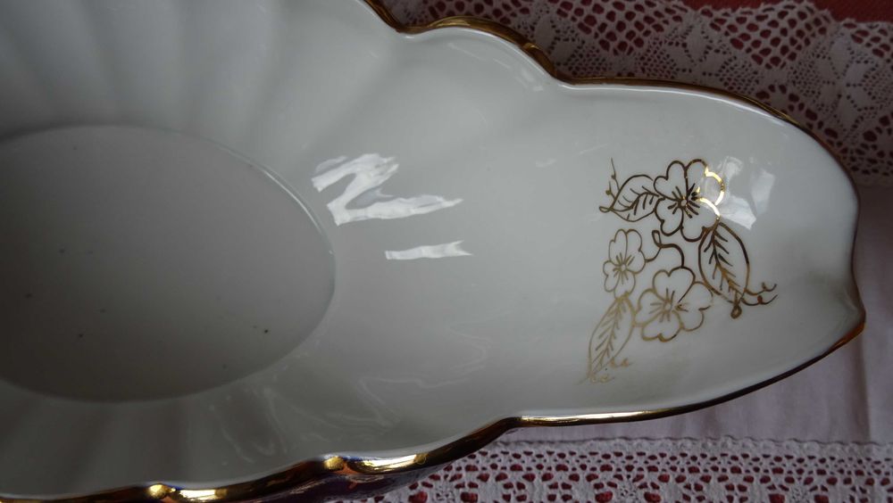 Винтидж голяма фруктиера ARPO, произведено в Румъния, фин порцелан.