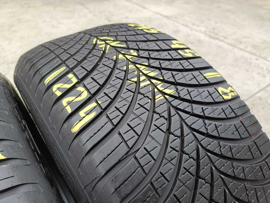 Doua anvelope 245 45 18 goodyear vector 4 season 7 mm dot 2024