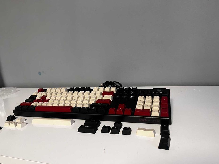 Механична с червени суичове геймарска 100% клавятура MAGEGEE
