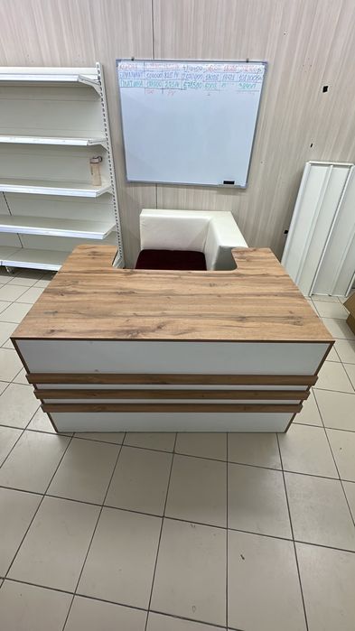 Ресепшен сатылады столымен бірге
