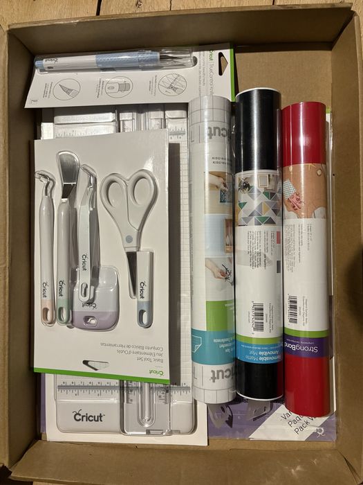 Set Cricut – unelte + materiale